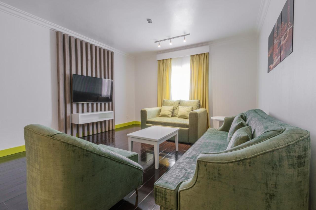 Super 8 Hotel Al Riyadh By Wyndham Exterior photo