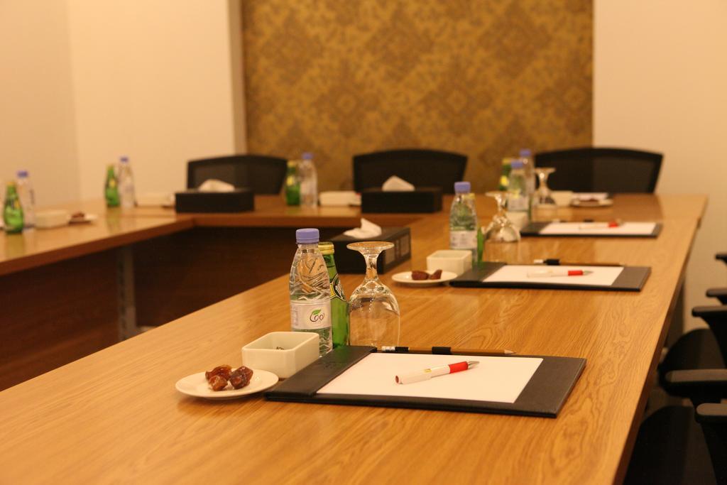 Super 8 Hotel Al Riyadh By Wyndham Exterior photo